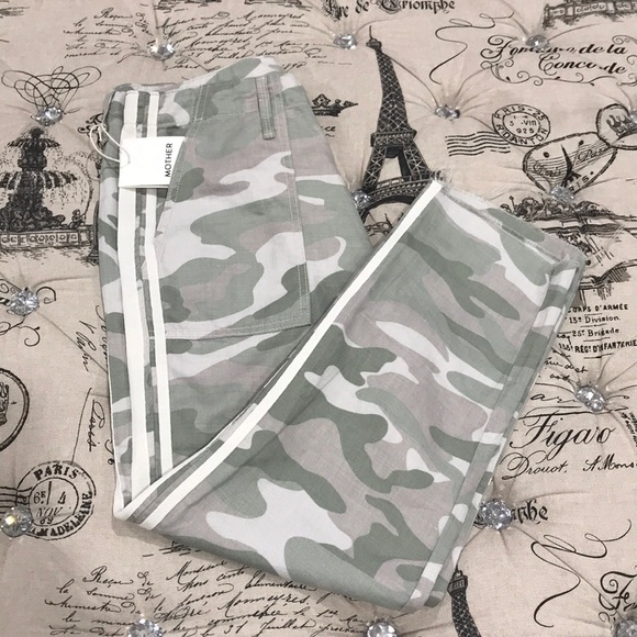 🎁 MOTHER The Shaker Chop Crop Fray Camo Pants - Picture 14 of 14